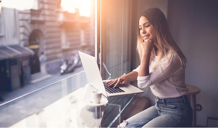 Изображение Карины Синюковой за работой